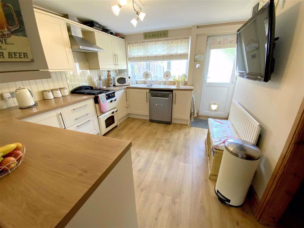 Fairview Avenue, Cleethorpes, North East Lincolnshire 3 bed semi