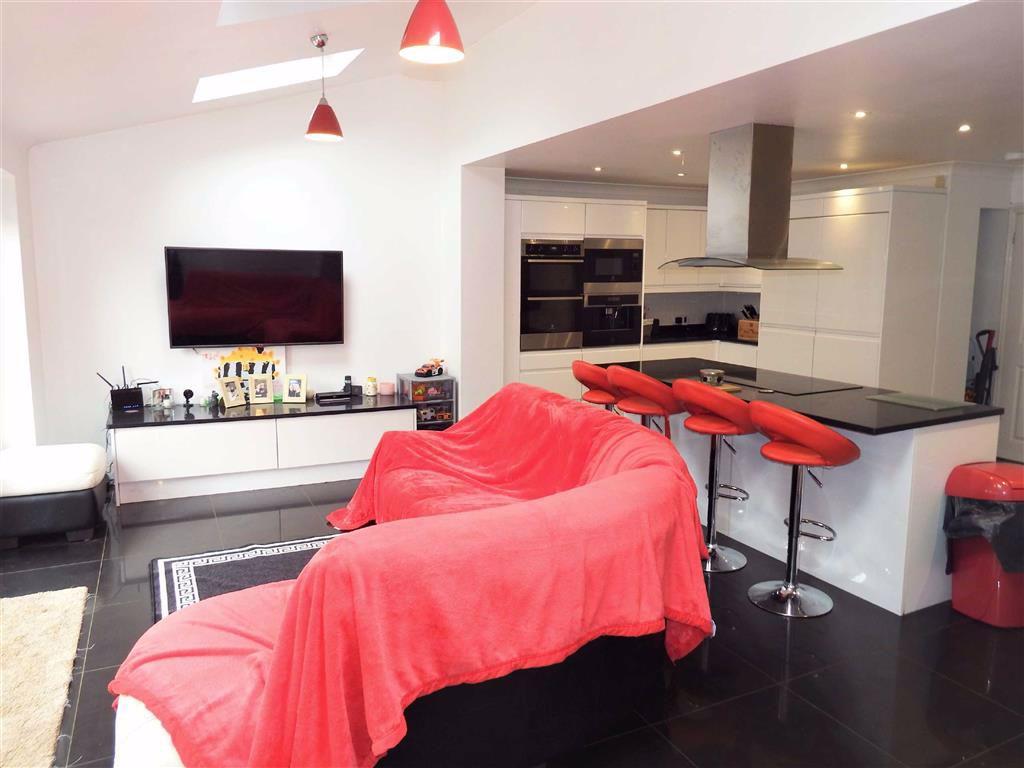 Mathews Close, Stevenage, Hertfordshire, SG1 5 bed detached house £