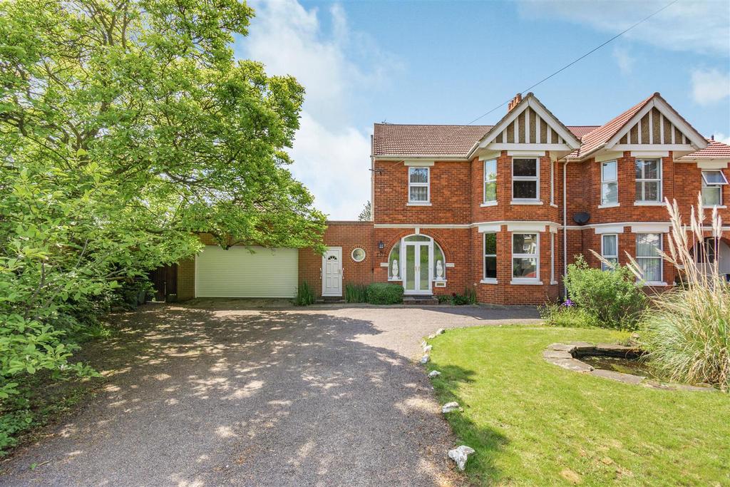 Loose Road, Maidstone 4 bed semidetached house for sale £550,000