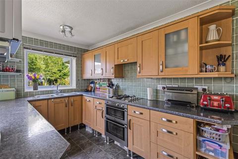 3 Briar Close, Kennington, Ashford, TN24 9BS