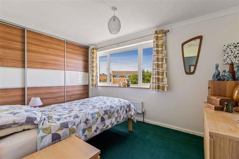3 Briar Close, Kennington, Ashford, TN24 9BS