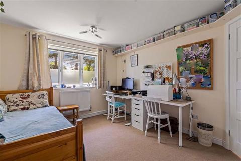 3 Briar Close, Kennington, Ashford, TN24 9BS