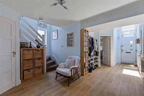 3 Briar Close, Kennington, Ashford, TN24 9BS