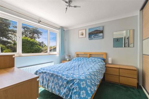3 Briar Close, Kennington, Ashford, TN24 9BS