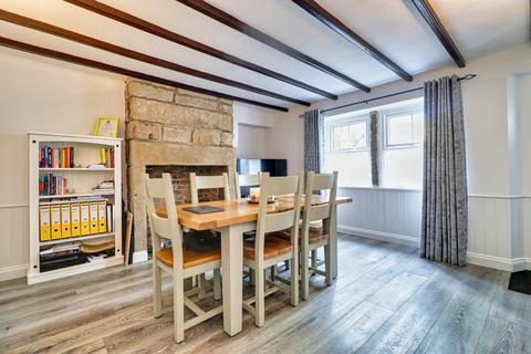 18 Albert Place, Horsforth, Leeds, LS18 5AE
