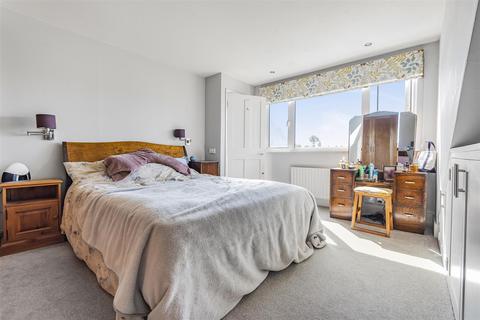 31 Ditton Road, Surbiton, KT6 6RE