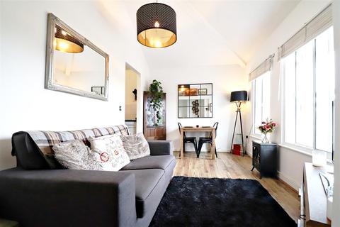 32 St Josephs Court Woolwich Road, London, SE2 0AU