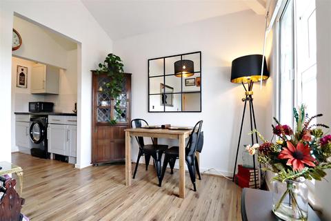32 St Josephs Court Woolwich Road, London, SE2 0AU