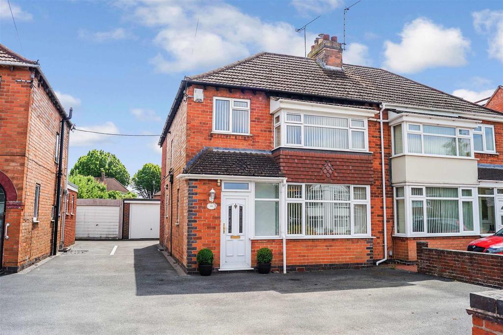 Heathcote Road, Whitnash, Leamington Spa 3 bed semidetached house £
