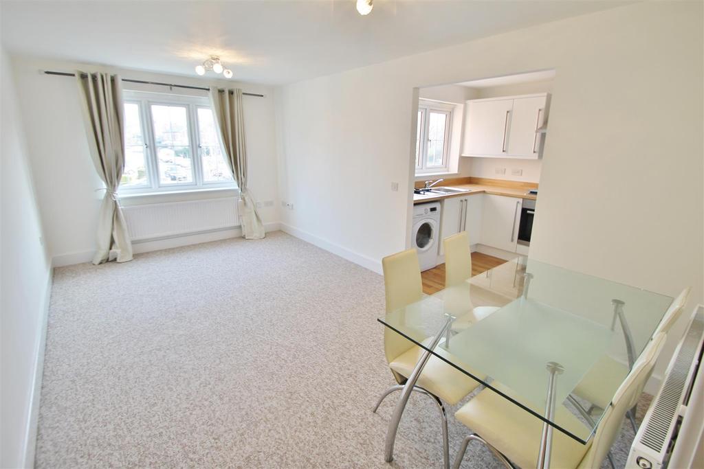 Corbel Way, Monton 2 bed apartment £750 pcm (£173 pw)