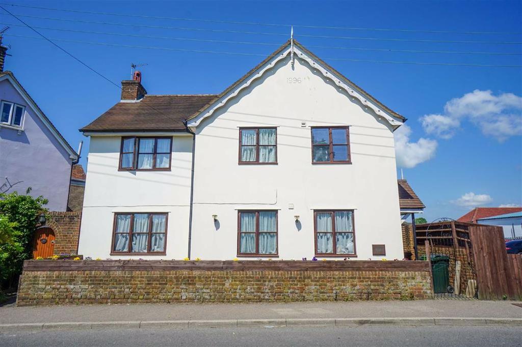 Main Road, Westfield, East Sussex 4 bed detached house £525,000