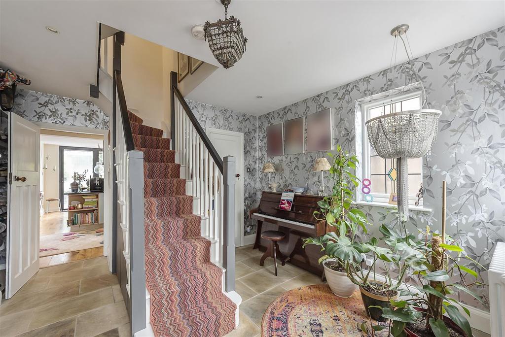 Elm Drive, St. Albans 5 bed semidetached house £1,100,000