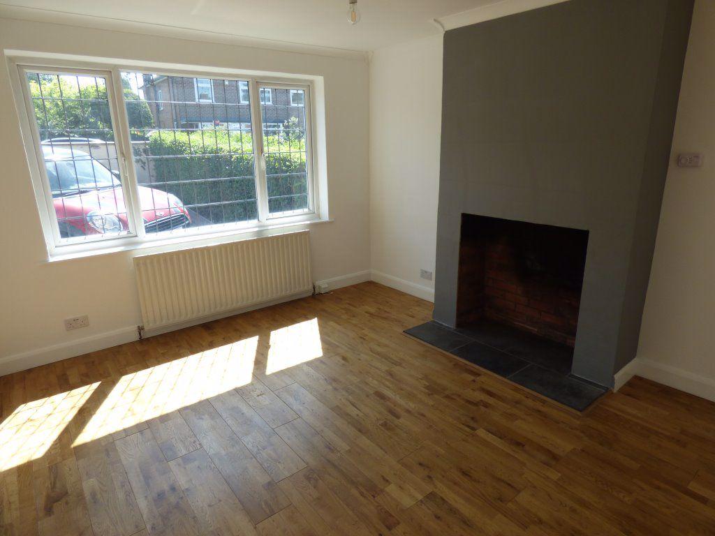 Shaftesbury Avenue, Sandiacre. NG10 5GU 3 bed semidetached house £875 pcm (£202 pw)