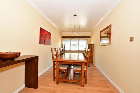 16 Birchfields, Chatham, ME5 8AA