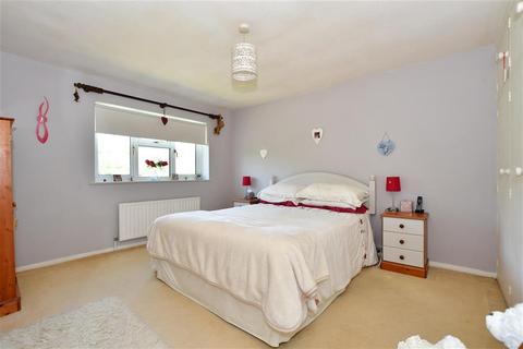 16 Birchfields, Chatham, ME5 8AA