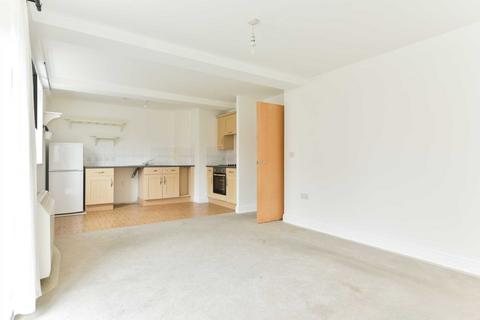 2 bedroom apartment to rent, Station Approach, Epsom