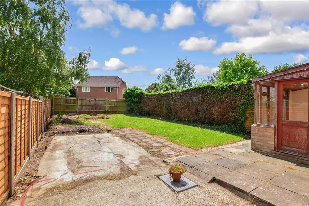 Nurstead Lane, Longfield Hill, Longfield, Kent 3 bed semidetached