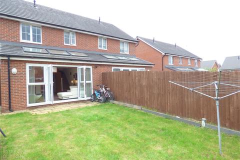 3 bedroom semi-detached house to rent, Oak Close, Chadderton, Oldham, Greater Manchester, OL9