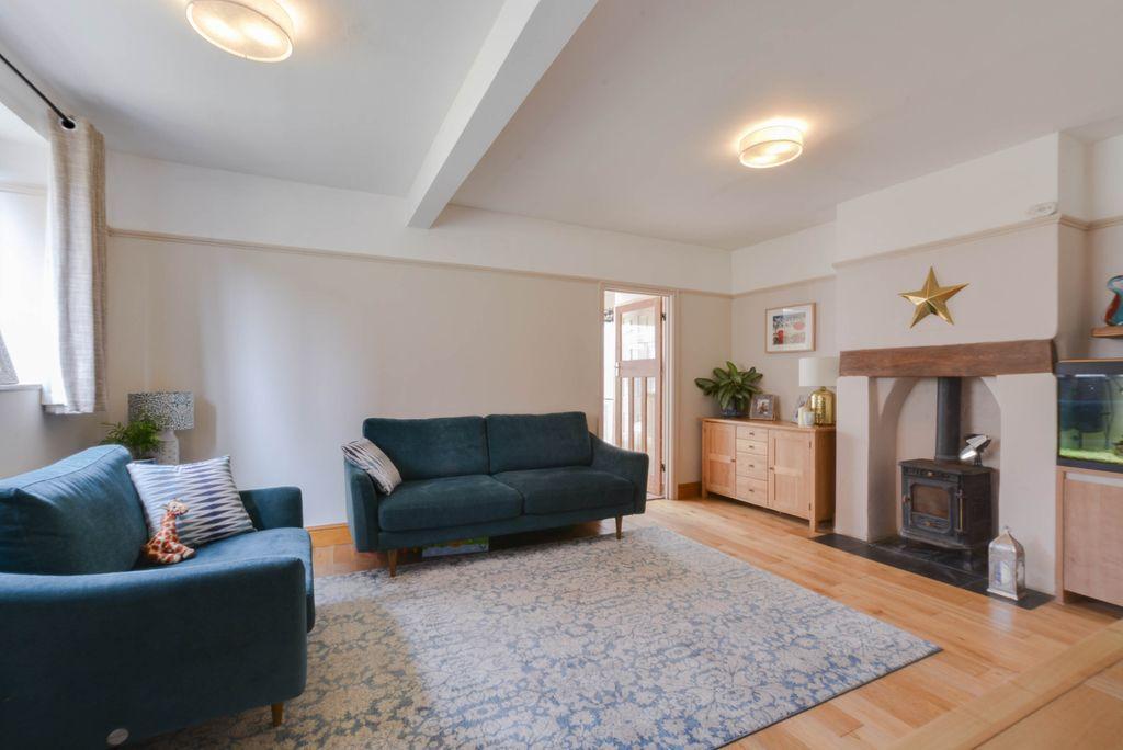 The Down, Trowbridge BA14 7NG 3 bed semidetached house £270,000