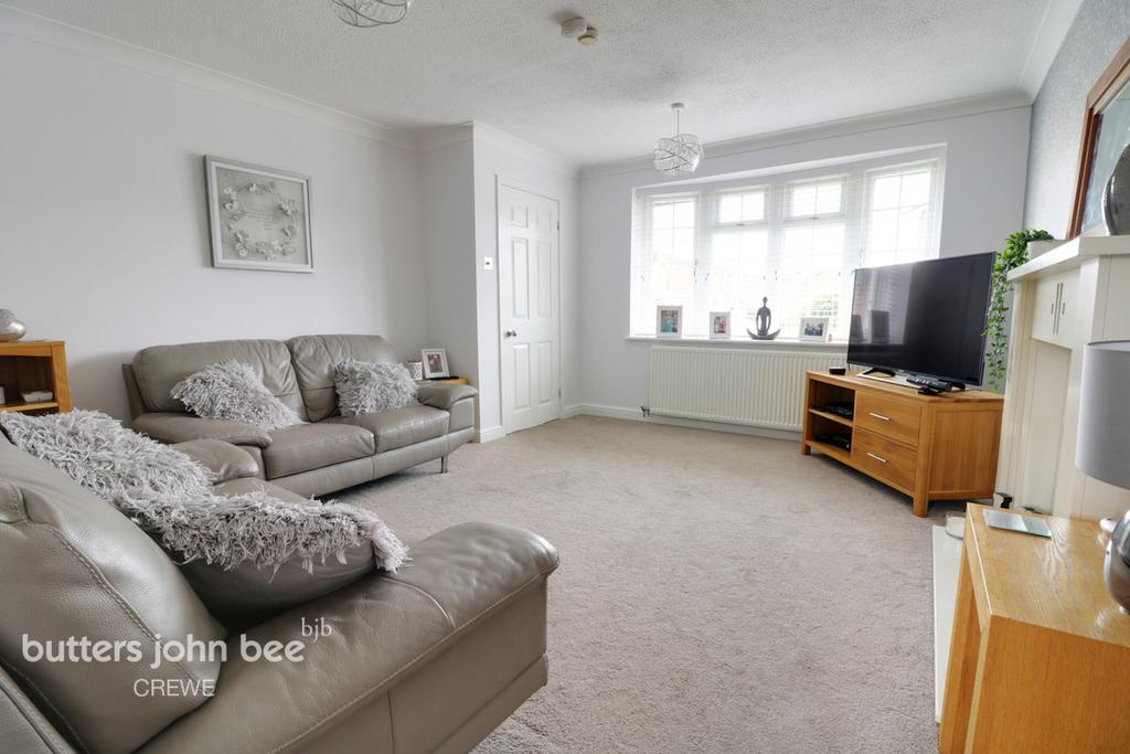Bromley Close, Crewe 3 bed detached house £180,000