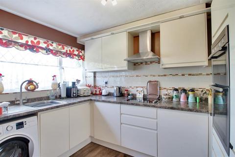 6 Neville Close, Sidcup, DA15 7HF