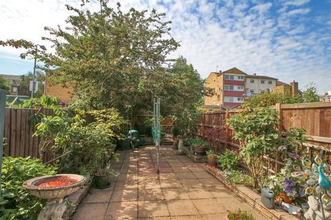 6 Neville Close, Sidcup, DA15 7HF