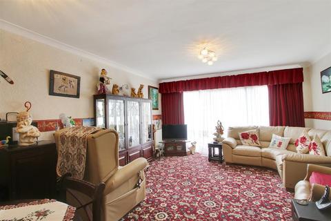 6 Neville Close, Sidcup, DA15 7HF