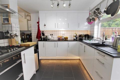 45 Elmsleigh Avenue, Harrow, HA3 8HX