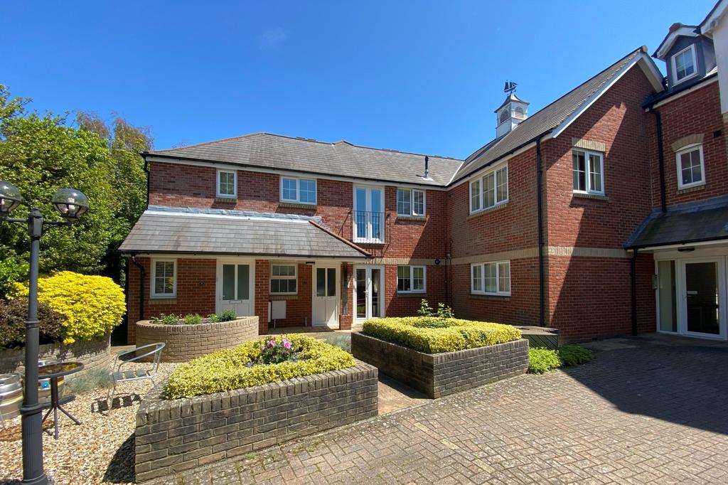 Havelock Road, Warsash 2 bed ground floor flat £240,000
