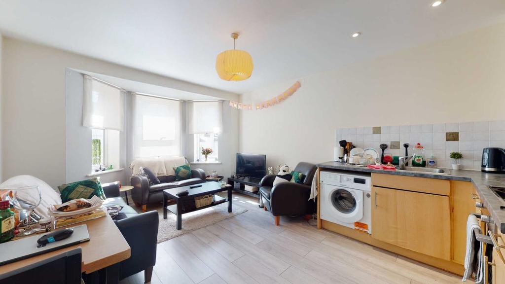 Ridley Road, Wimbledon 2 bed flat £1,647 pcm (£380 pw)