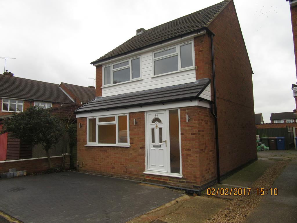 Anthony Drive, Stanford Le Hope... 3 bed detached house £1,400 pcm