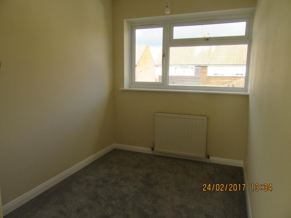 Anthony Drive, Stanford Le Hope... 3 bed detached house £1,400 pcm