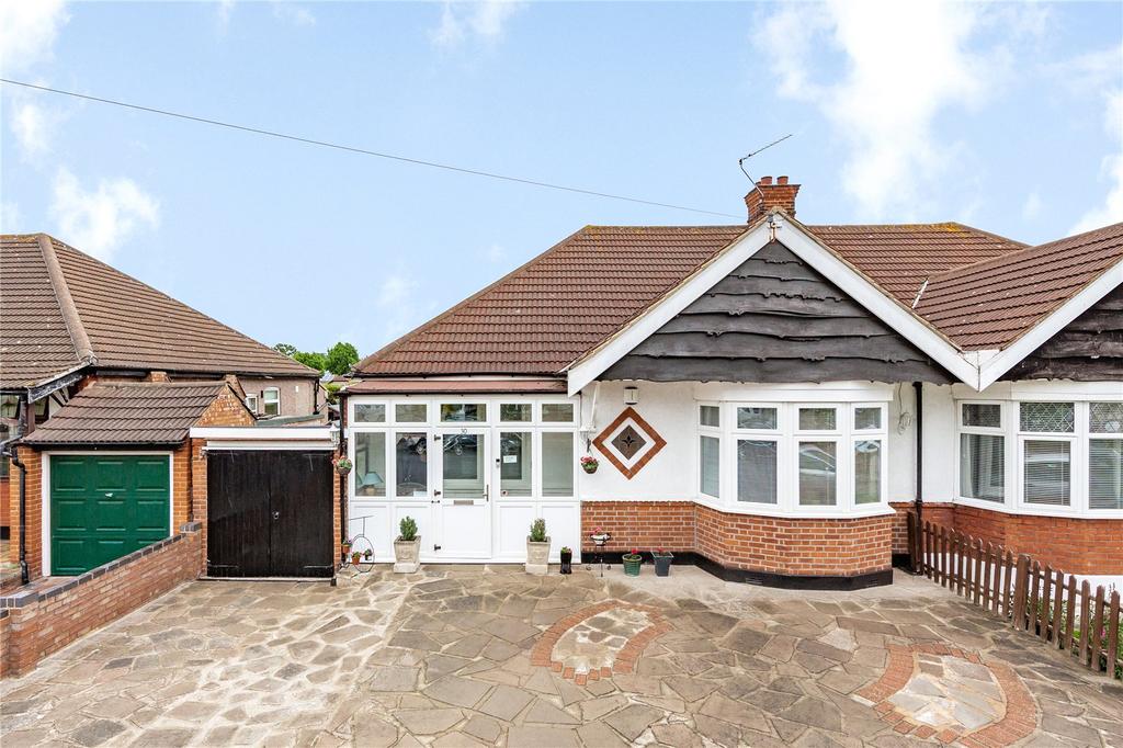 Grosvenor Drive, Hornchurch, RM11 3 bed bungalow £600,000
