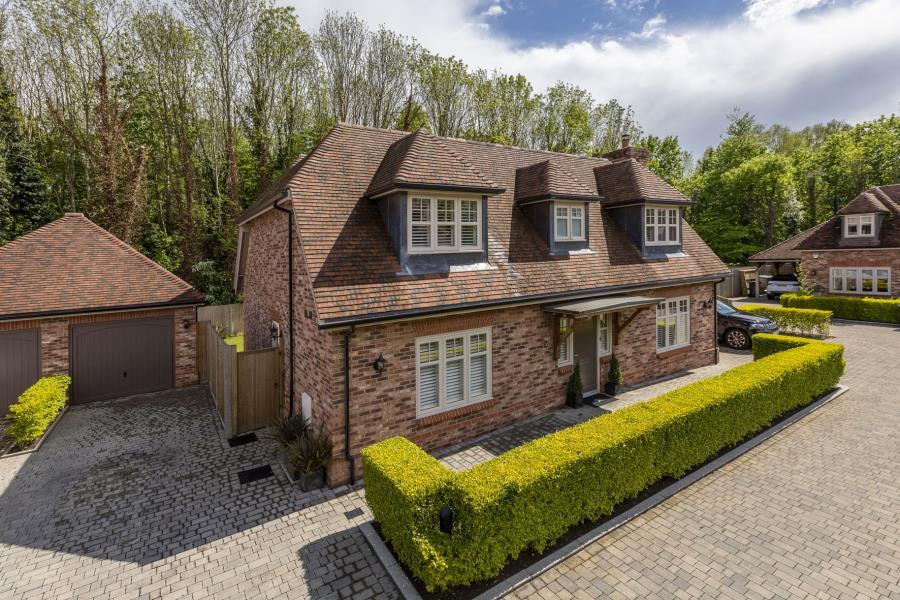 Thorpe, Surrey 4 bed detached house for sale £1,250,000