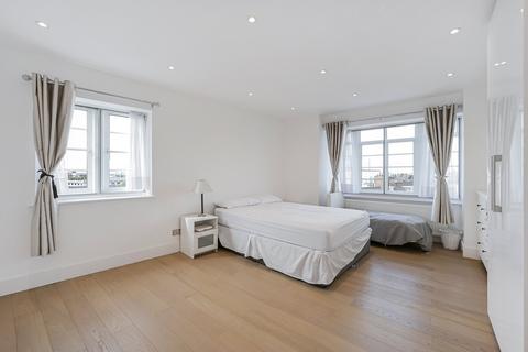 3 bedroom flat to rent, Vicarage Court, Vicarage Gate, London