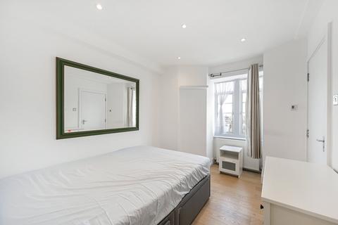 3 bedroom flat to rent, Vicarage Court, Vicarage Gate, London