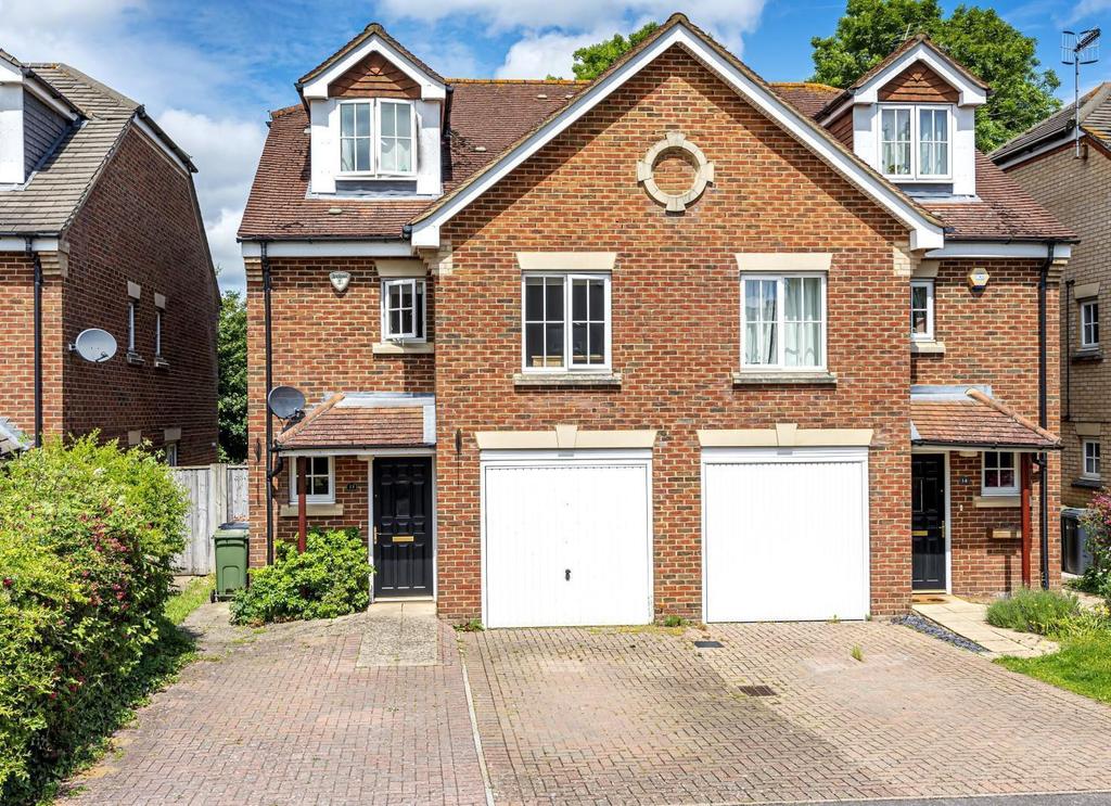 Pickering Place, Guildford, GU2 4 bed semidetached house £595,000