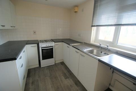 2 bedroom flat to rent, York Court, Kingsway Gardens, Andover, SP10
