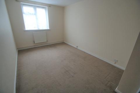 2 bedroom flat to rent, York Court, Kingsway Gardens, Andover, SP10