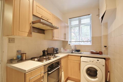 1 bedroom flat to rent, Latymer Court, Hammersmith Road, Hammersmith, W6