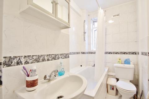 1 bedroom flat to rent, Latymer Court, Hammersmith Road, Hammersmith, W6