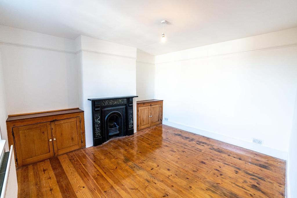 St. Margarets Street, Rochester, Kent, ME1 3 bed detached house £1,495 pcm (£345 pw)
