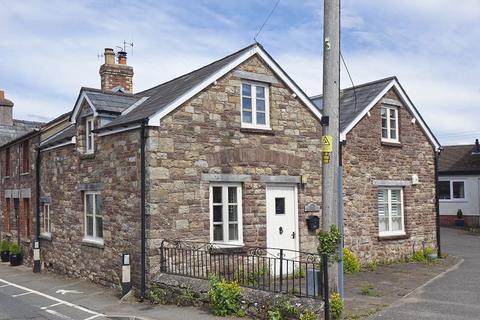 Ty Saer Coed Hillside Road, Llangattock, Crickhowell, NP8 1HU