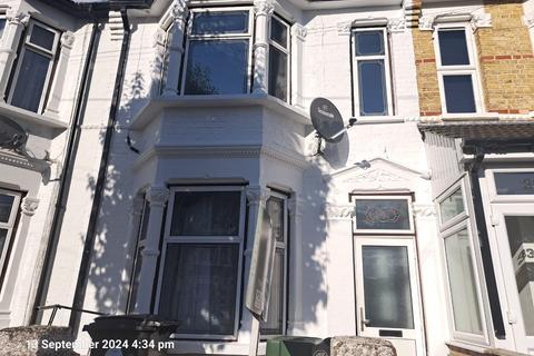 4 bedroom terraced house to rent, Leyton, London, E10