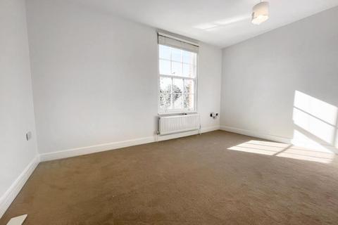 2 bedroom apartment to rent, High Street,  Crowthorne,  RG45