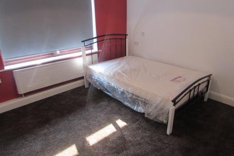 1 bedroom in a flat share to rent, Abbey Road,  Ilford, IG2