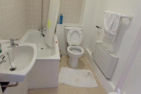 1 bedroom in a flat share to rent, Abbey Road,  Ilford, IG2