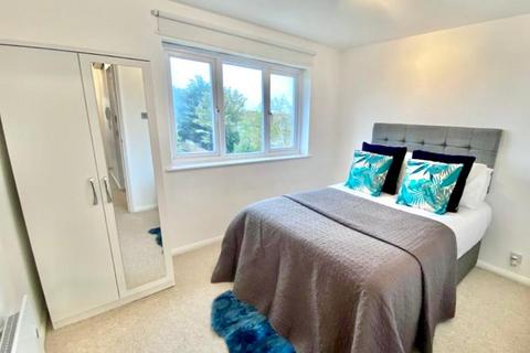 1 bedroom flat to rent, Ravenings Parade, Goodmayes Road, Ilford, Essex, IG39NR