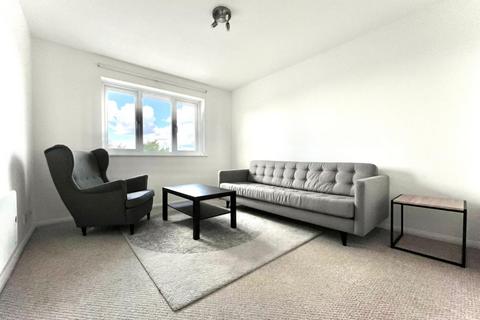 1 bedroom flat to rent, Ravenings Parade, Goodmayes Road, Ilford, Essex, IG39NR