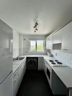 1 bedroom flat to rent, Ravenings Parade, Goodmayes Road, Ilford, Essex, IG39NR